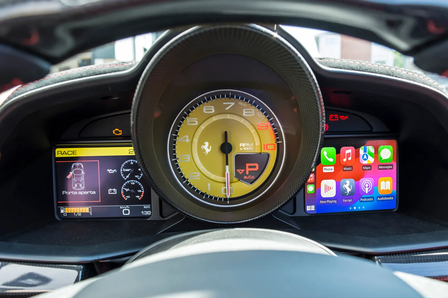 Wireless Carplay & Android Auto (458) Ferrari