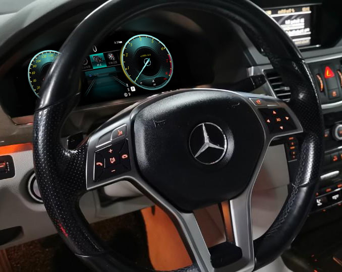 Digital Instrument Cluster (Mercedes Benz) E-Class Coupe (W207)
