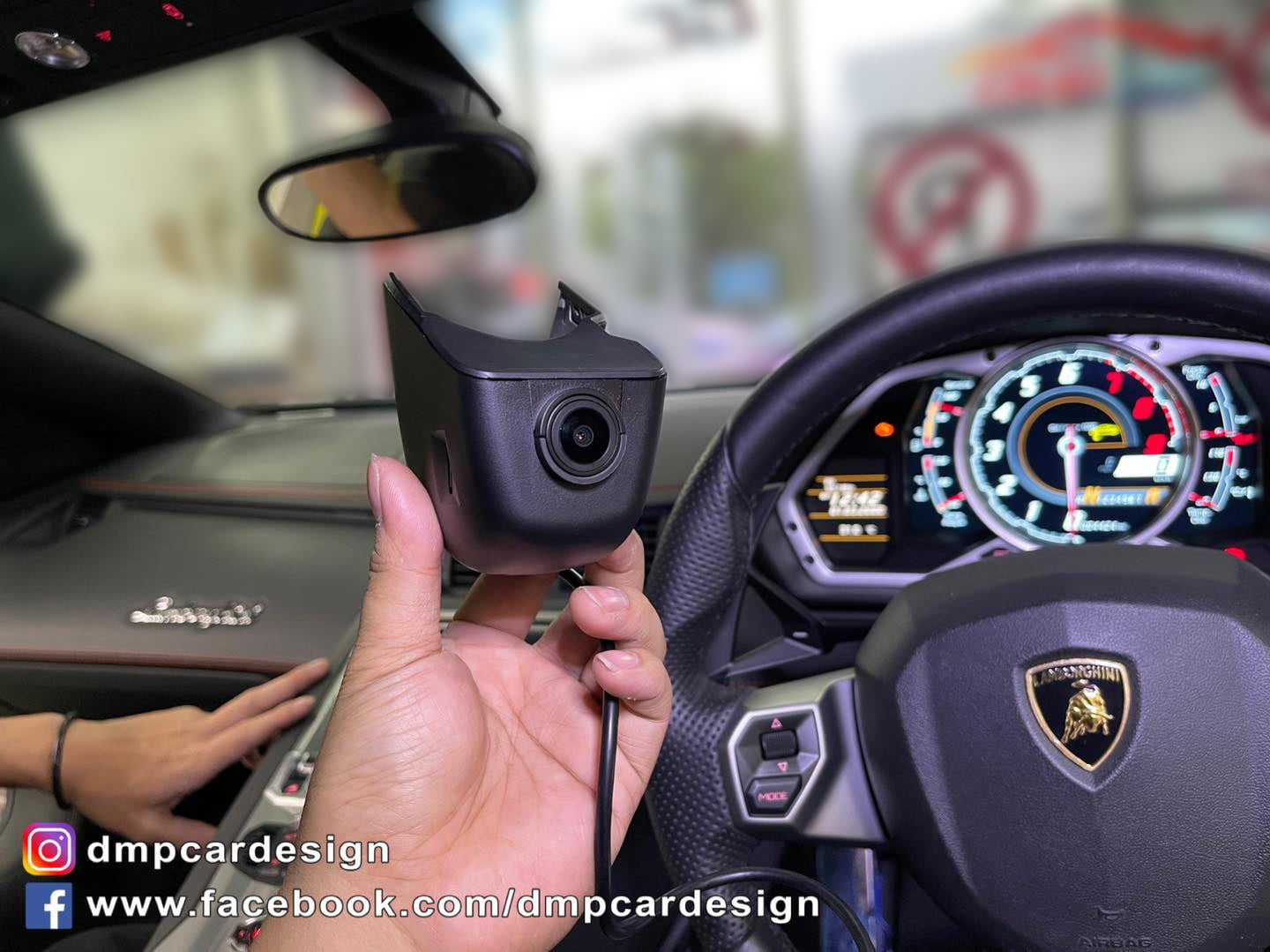 OEM Style Dashcam (Lamborghini)